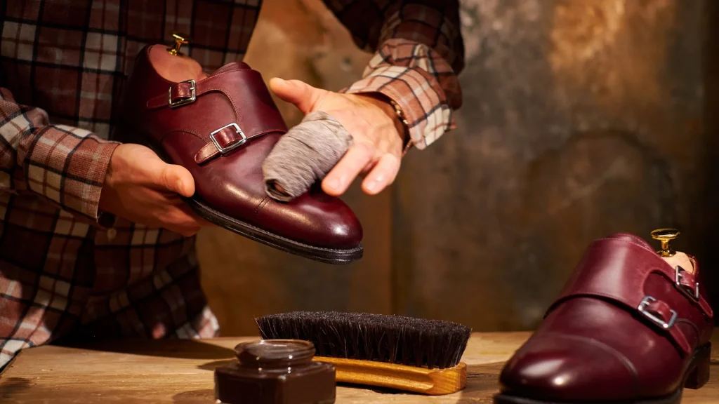 How to polish light brown leather shoes