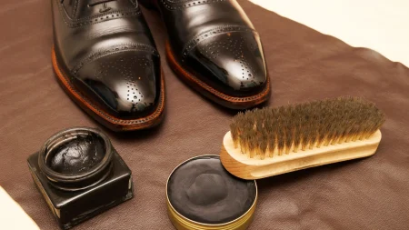 How To Polish Shoes To A Mirror Shine – 9 steps +[Basics Tips]
